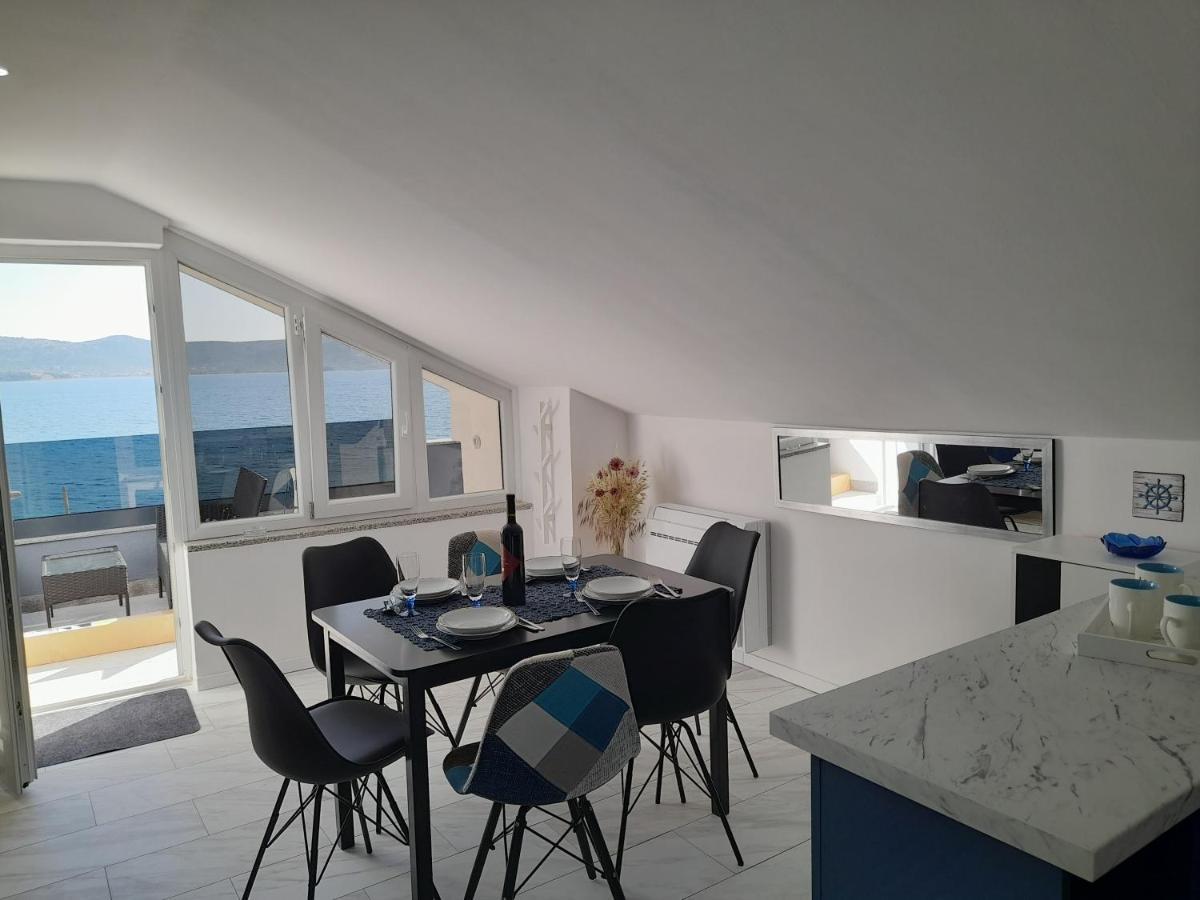 Apartman Prvi Red Do Mora Sveti Filip i Jakov Exterior foto